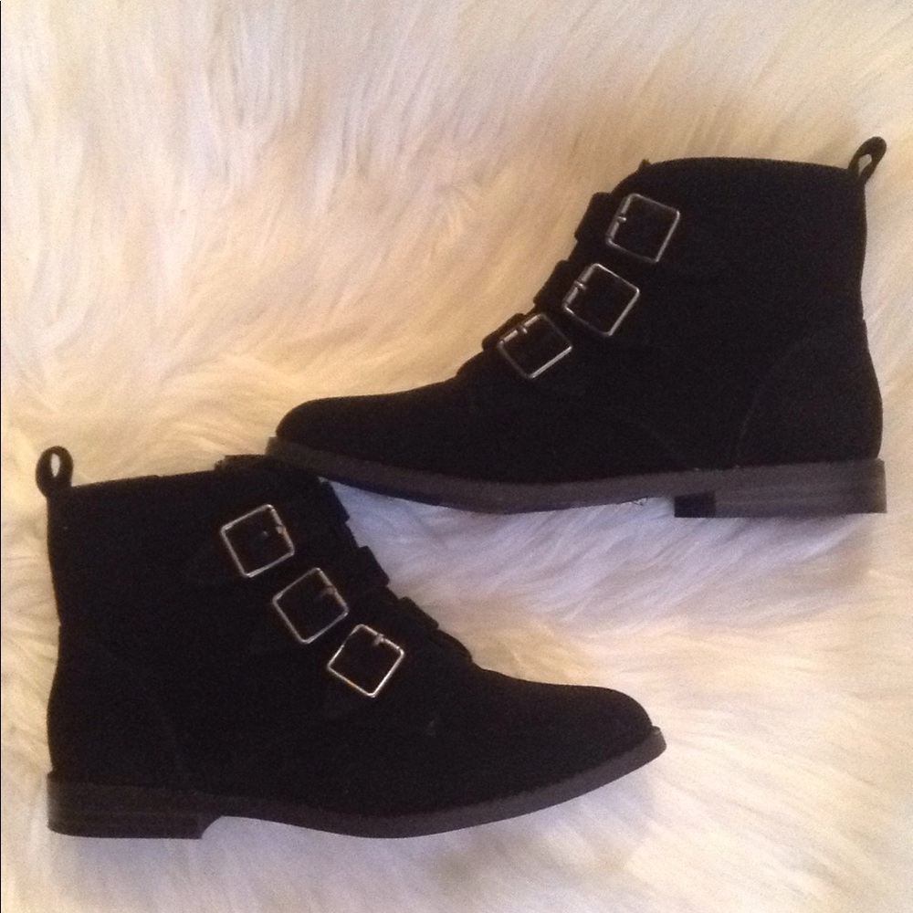 Buckle botties